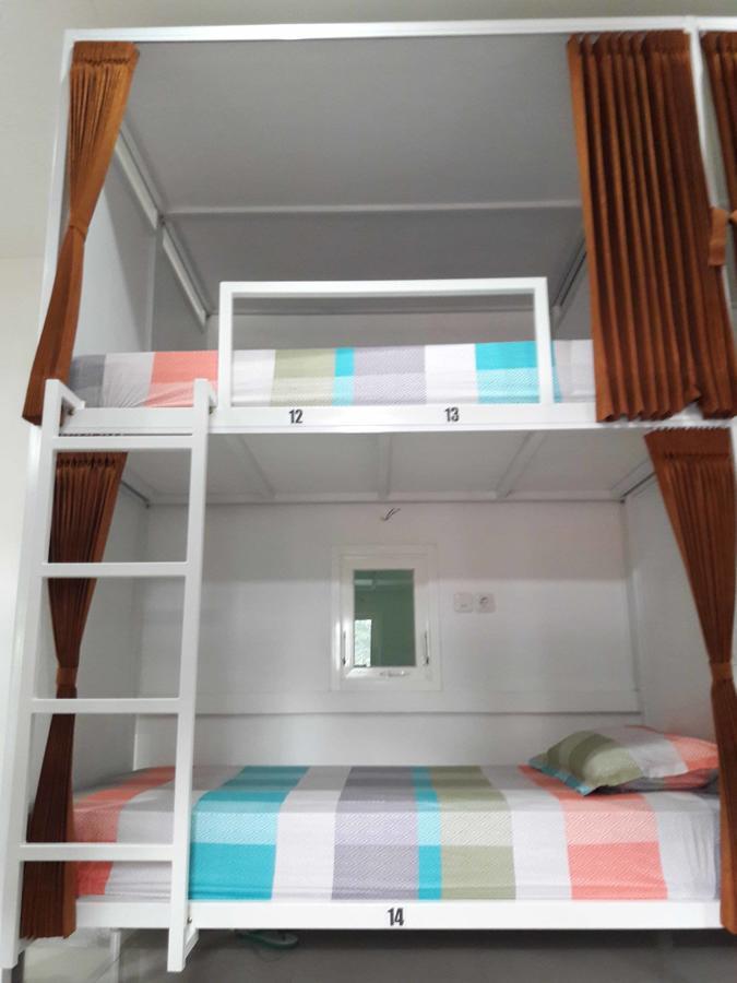 Huize Jon Hostel Malang Exteriör bild
